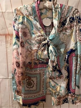 En Creme Pastel Pink, Light Blue, Cream & Navy Scarf Print Tie-Neck Blouse
